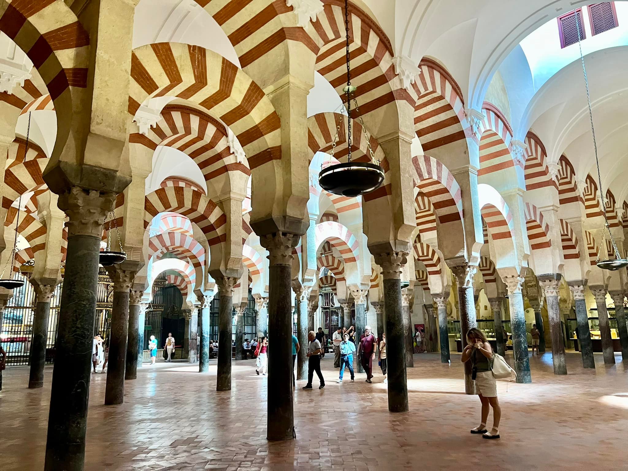 Two Faiths Under One Roof: The Beautiful Fusion of the Mezquita-Cathedral 🇪🇸