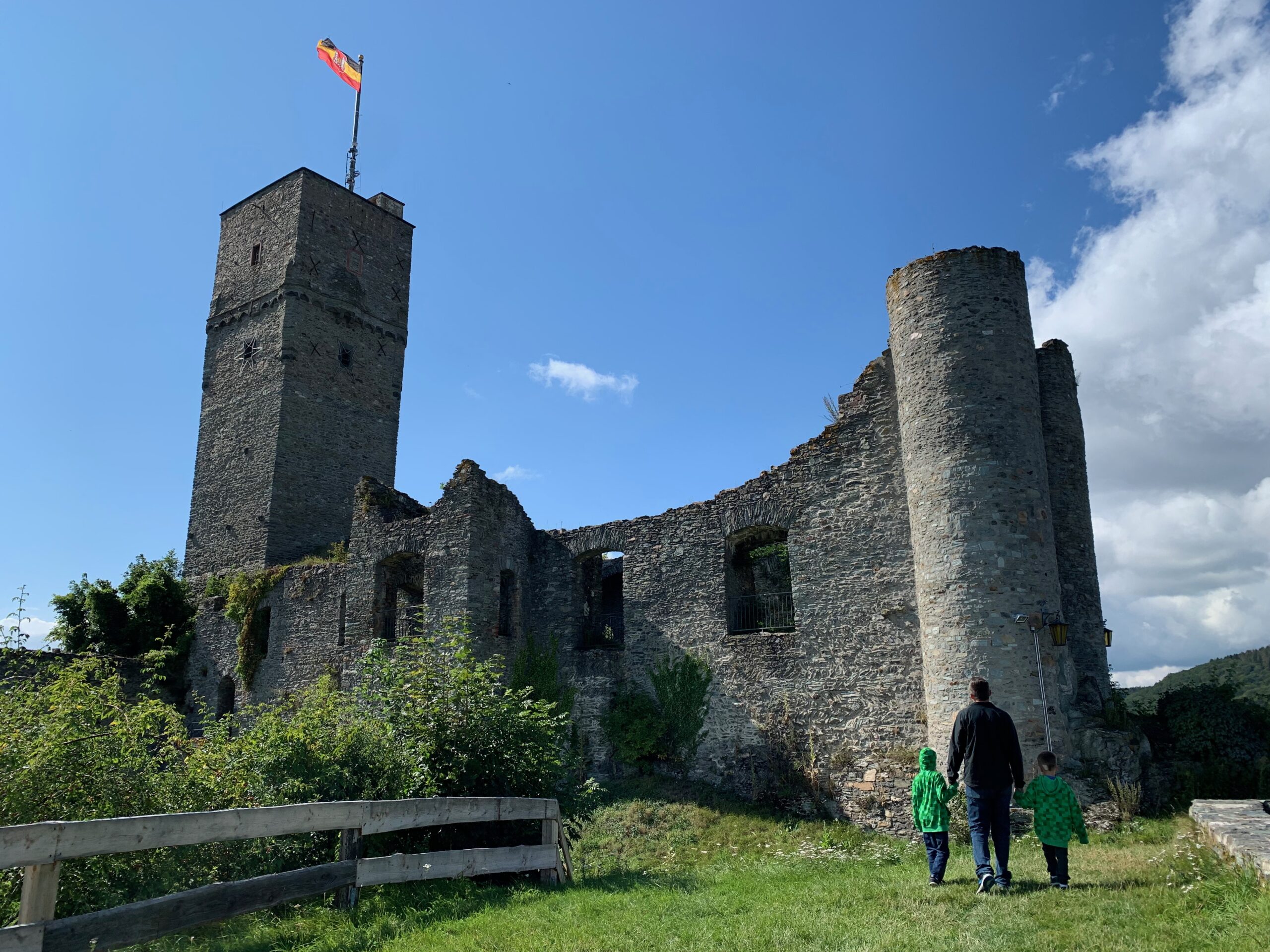 August Adventures: Conquering the Heights of Königstein im Taunus 🇩🇪   