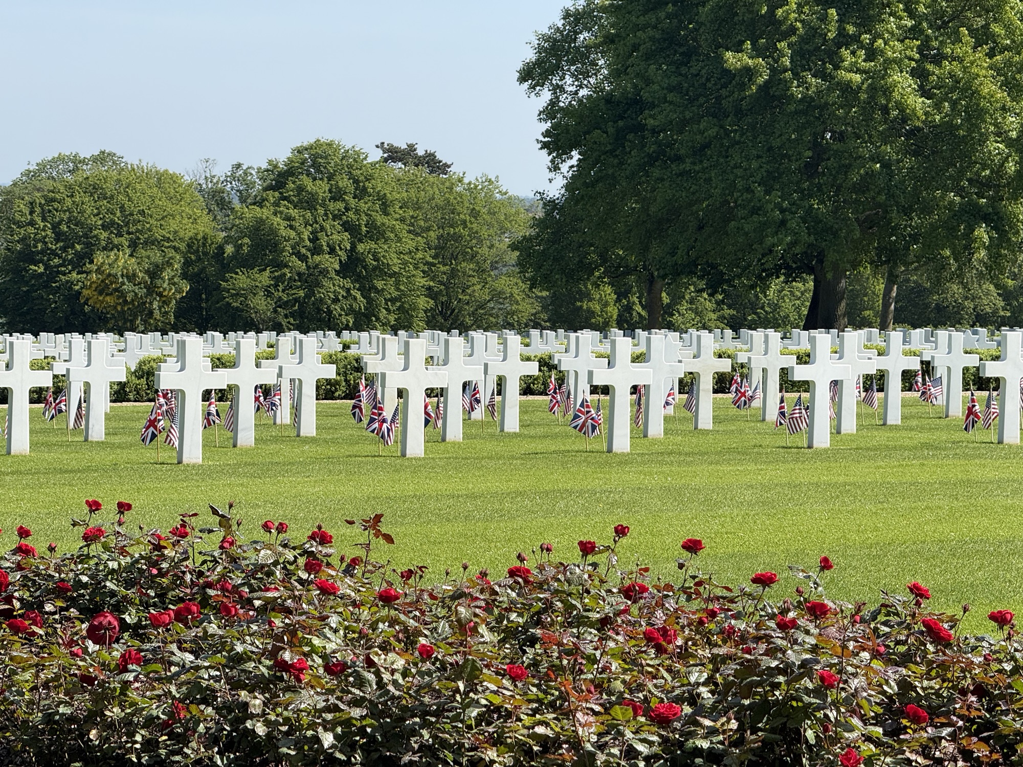 A Quiet Sanctuary on the Hill: Visiting the Cambridge American Cemetery ๐ฌ๐ง